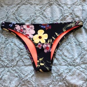 Beautiful bikini bottoms with 🍃🌺🍃🌼🍃